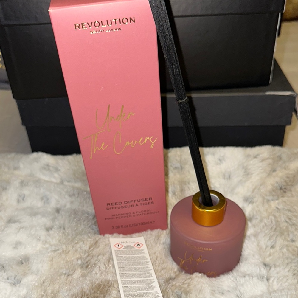 Revolution Under The Covers Reed Diffuser - Picture 3 of 10